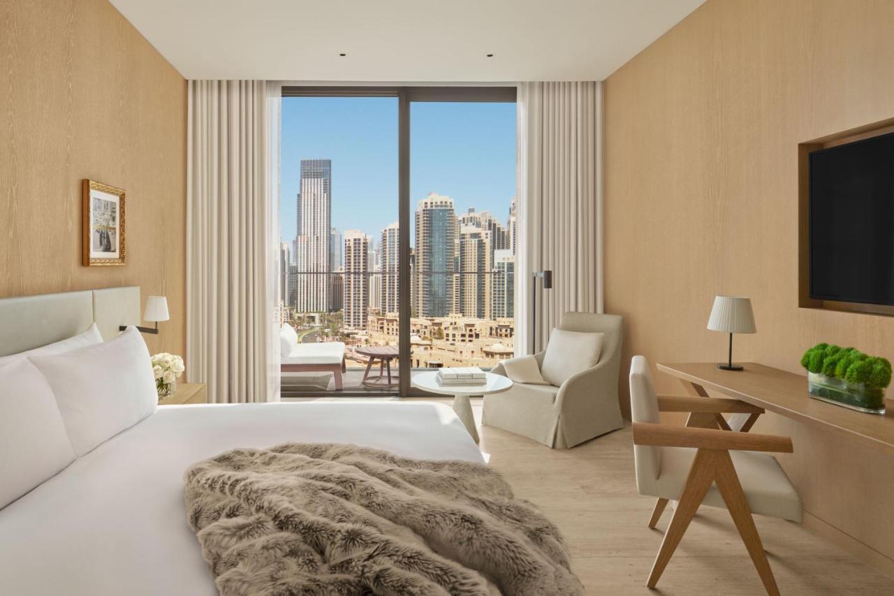 The Dubai Edition Exteriér fotografie A bedroom at the hotel