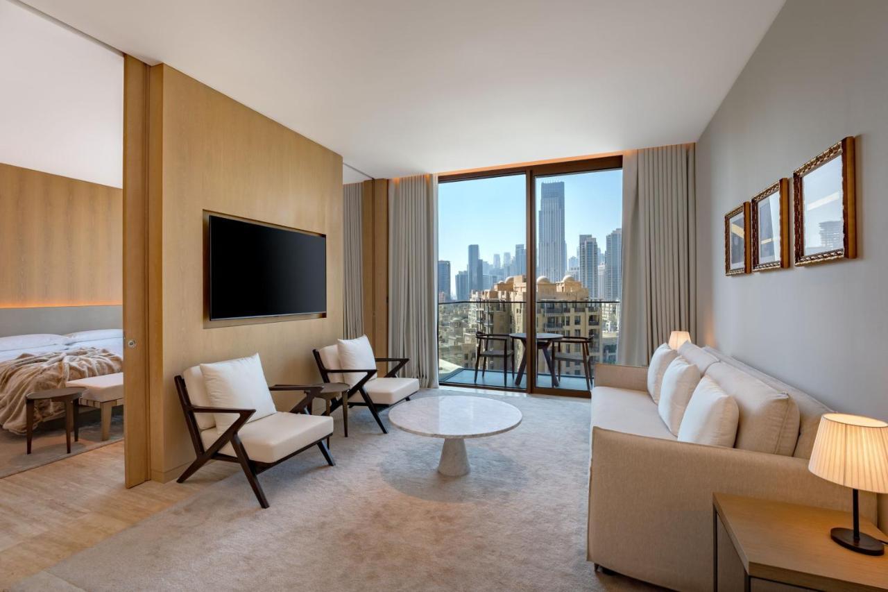 The Dubai Edition Exteriér fotografie A living room at the hotel