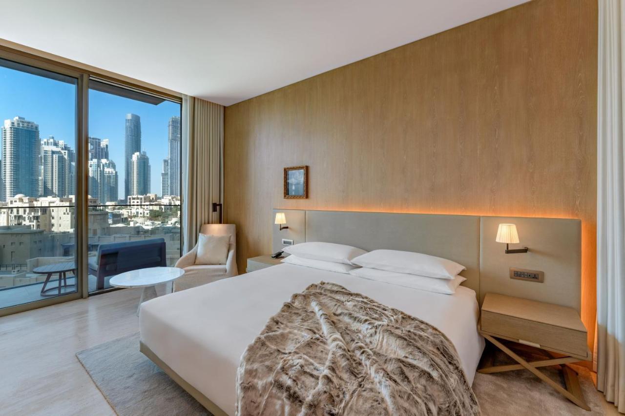The Dubai Edition Exteriér fotografie A bedroom at the hotel