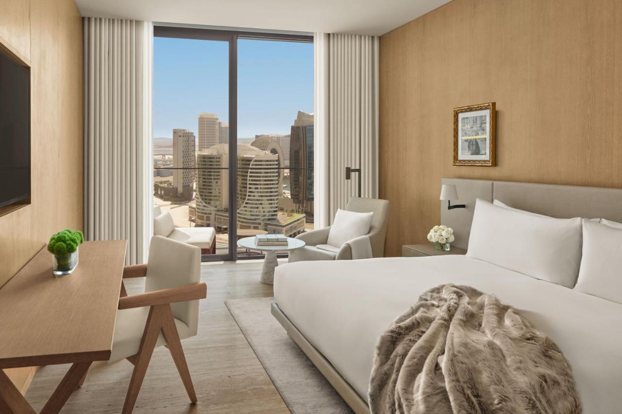 The Dubai Edition Exteriér fotografie A guest room at the Four Seasons