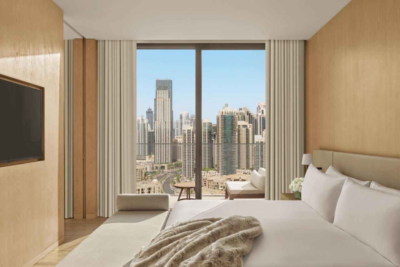 The Dubai Edition Exteriér fotografie A bedroom at the hotel