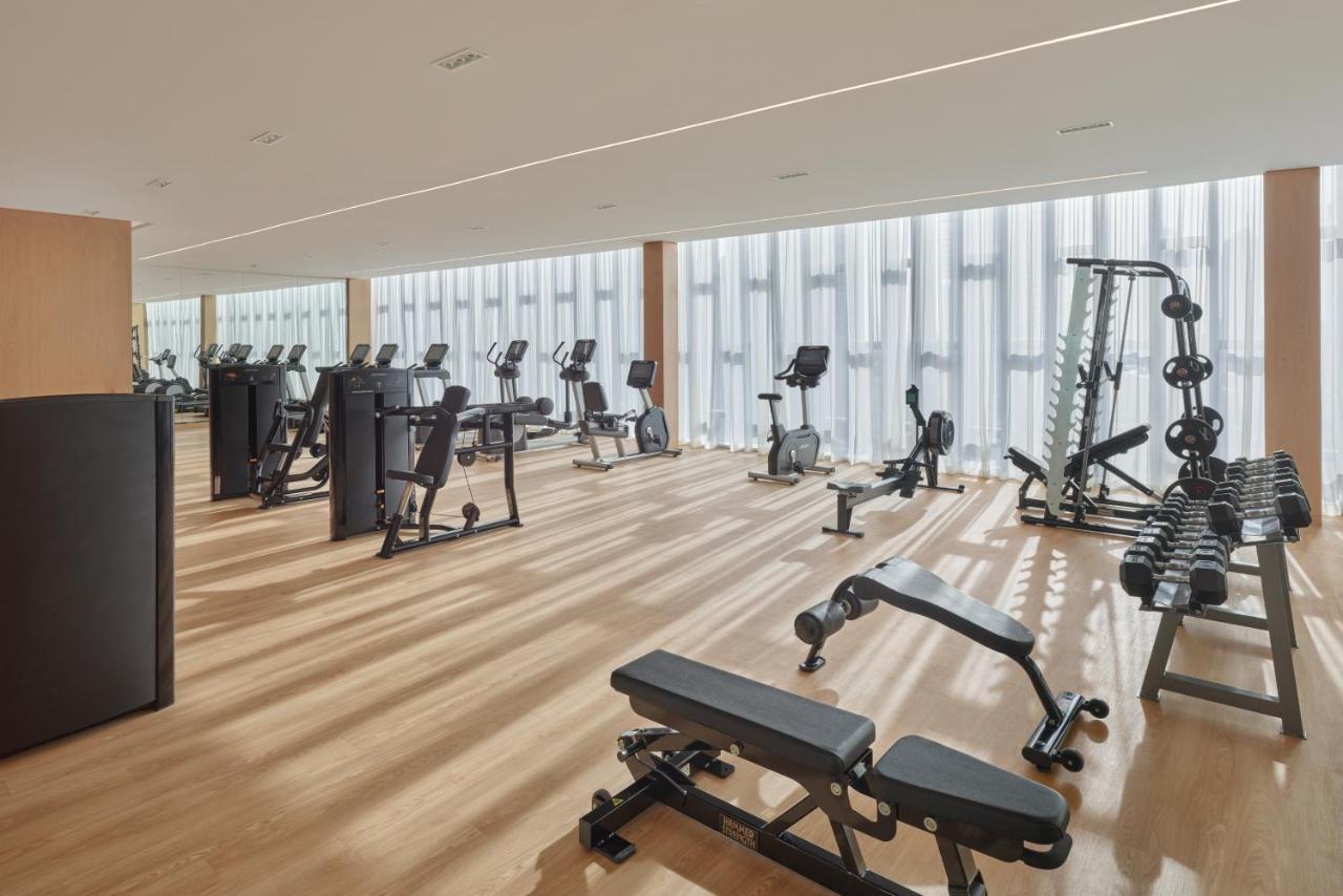 The Dubai Edition Exteriér fotografie The gym at The Hari