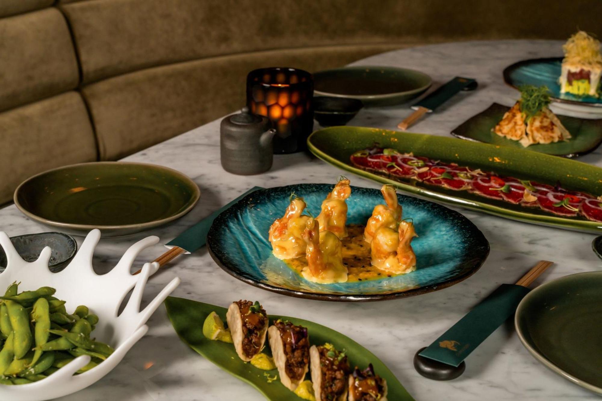 The Dubai Edition Exteriér fotografie A selection of dishes at the restaurant