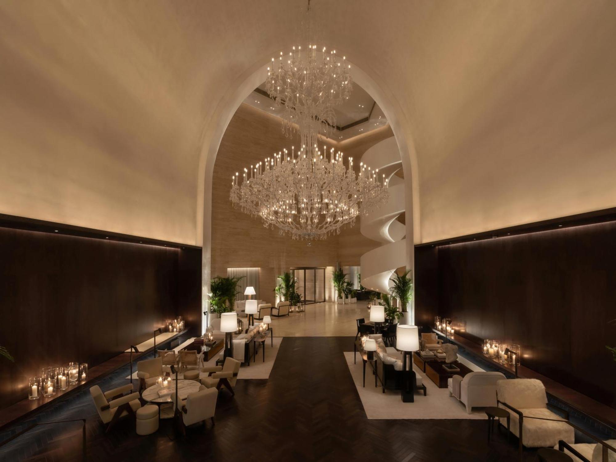 The Dubai Edition Exteriér fotografie The lobby of the Ritz-Carlton, Dubai