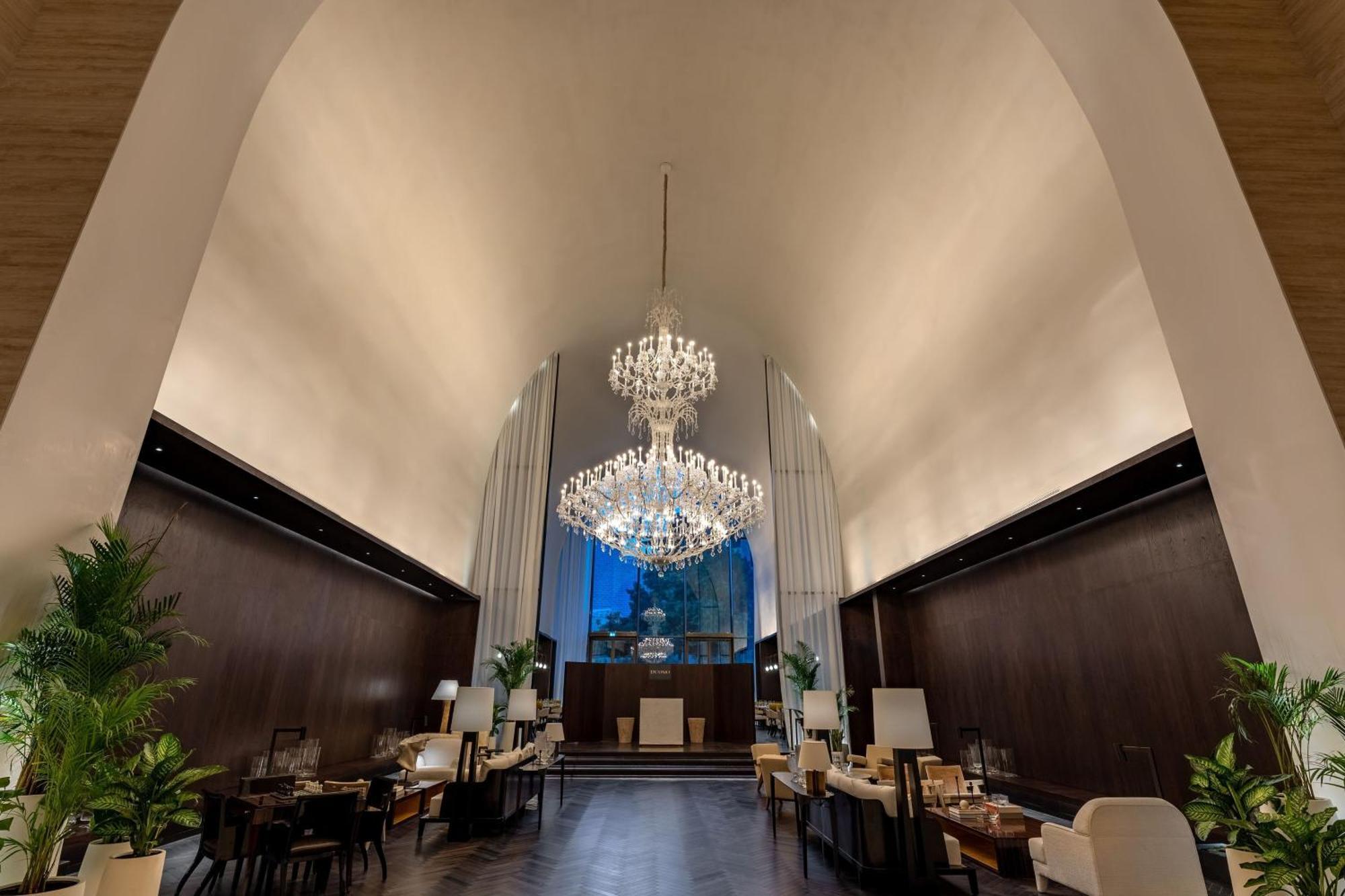 The Dubai Edition Exteriér fotografie The interior of the church