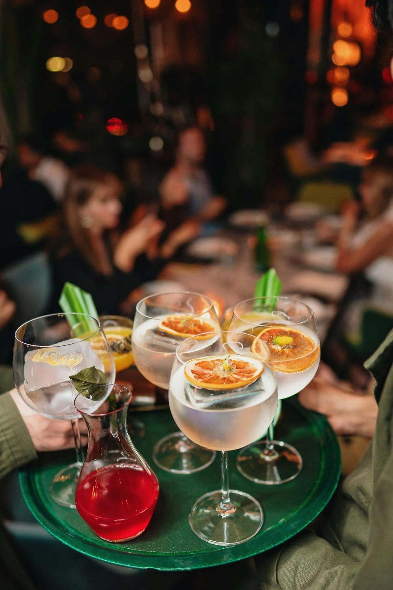 The Dubai Edition Exteriér fotografie Gin and tonic